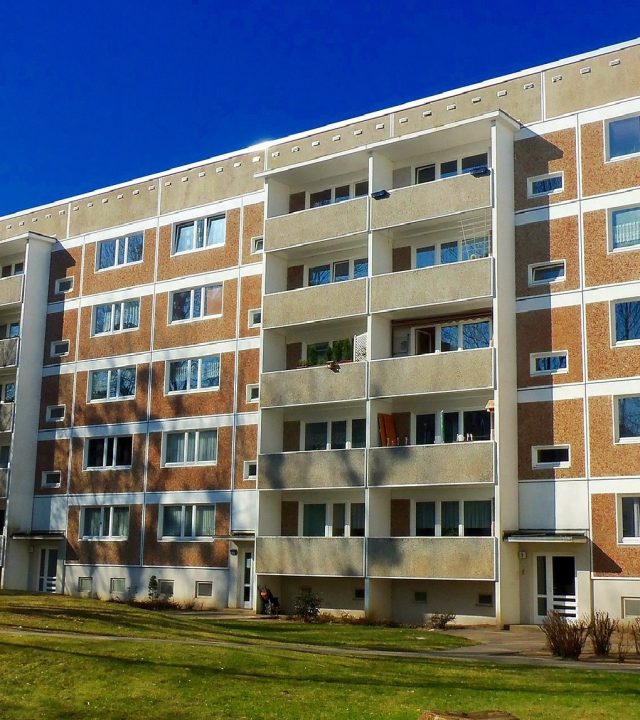 appartment-building-835817_1920 appartment-building-835817_1920